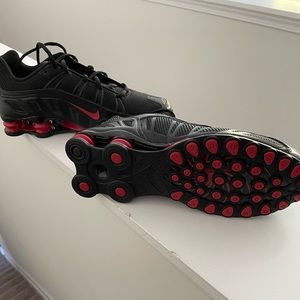 Nike Shox NZ. BRAND NEW Black with Red Marking Sneakers. Never been worn.